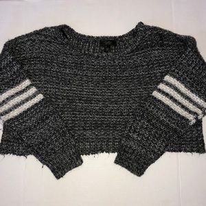 Super soft Jessica Simpson crop sweater